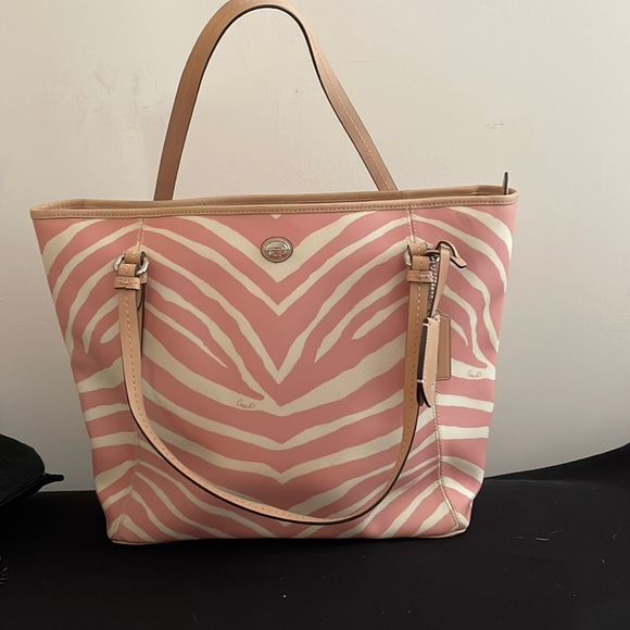 Coach Handbags - Coach Tote
